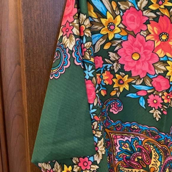 SILK Scarf - Picture 2 of 10